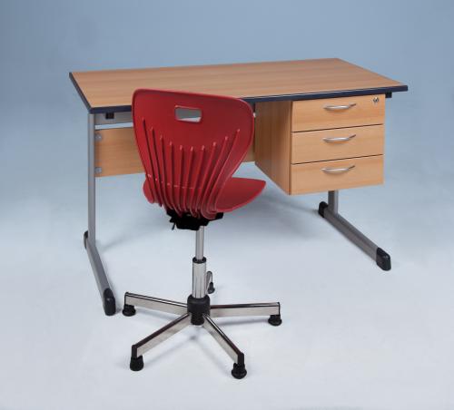 Lehrertisch mit Vollkern und 3 Schüben außen B/H: 130x65 cm, ohne Schloß, mit Ablage