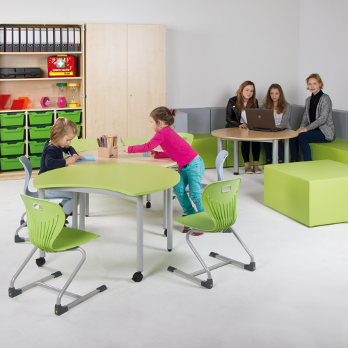 Tisch PAC mit Körperausschnitt, fahrbarer Schultisch mit Vollkernplatte PowerSurf Durchmesser 100 cm, Tischhöhe 58 cm